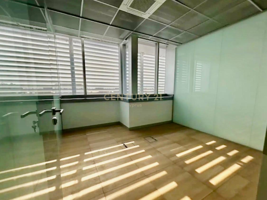 Офис 250м2 в Агиос Афанасиос, Лимасол, Кипр № 58987