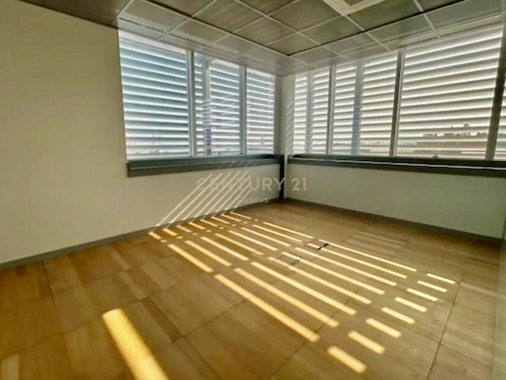Офис 250м2 в Агиос Афанасиос, Лимасол, Кипр № 58987