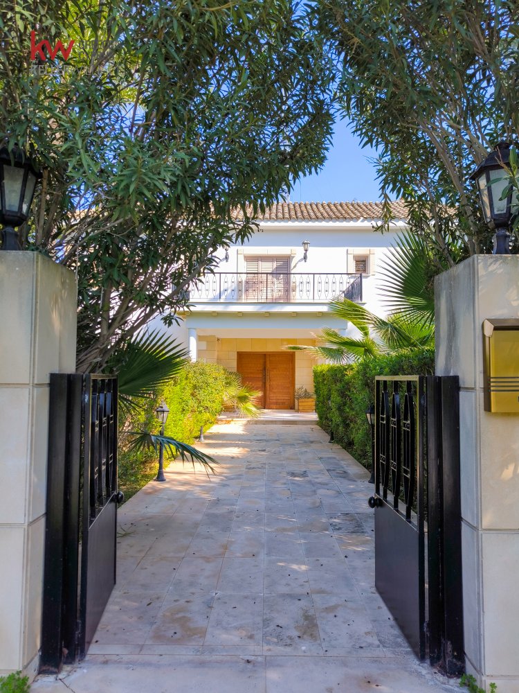 5 bedrooms Villa in Aradippou, Larnaka, Cyprus No. 61589