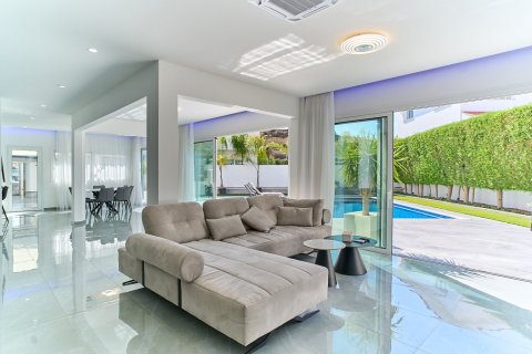 5 bedrooms Villa in Agios Tychonas, Limassol, Cyprus No. 62483
