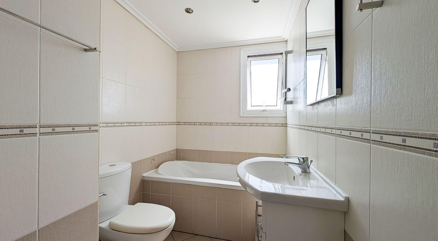 2 bedrooms Apartment in Larnaca, Larnaka, Cyprus No. 62577