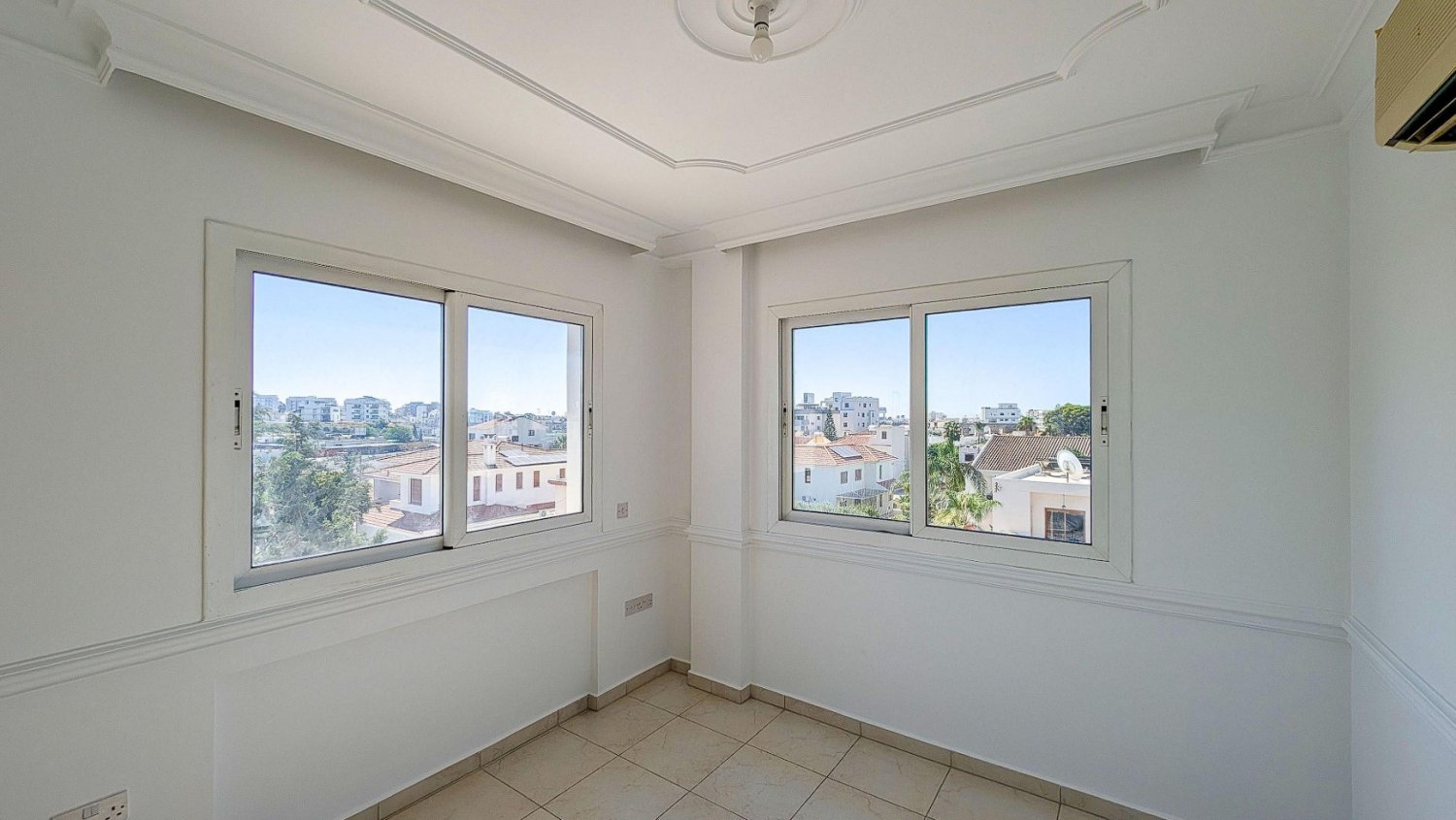 2 bedrooms Apartment in Larnaca, Larnaka, Cyprus No. 62577