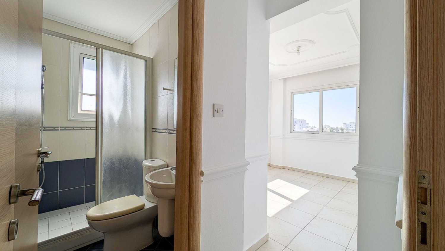 2 bedrooms Apartment in Larnaca, Larnaka, Cyprus No. 62577