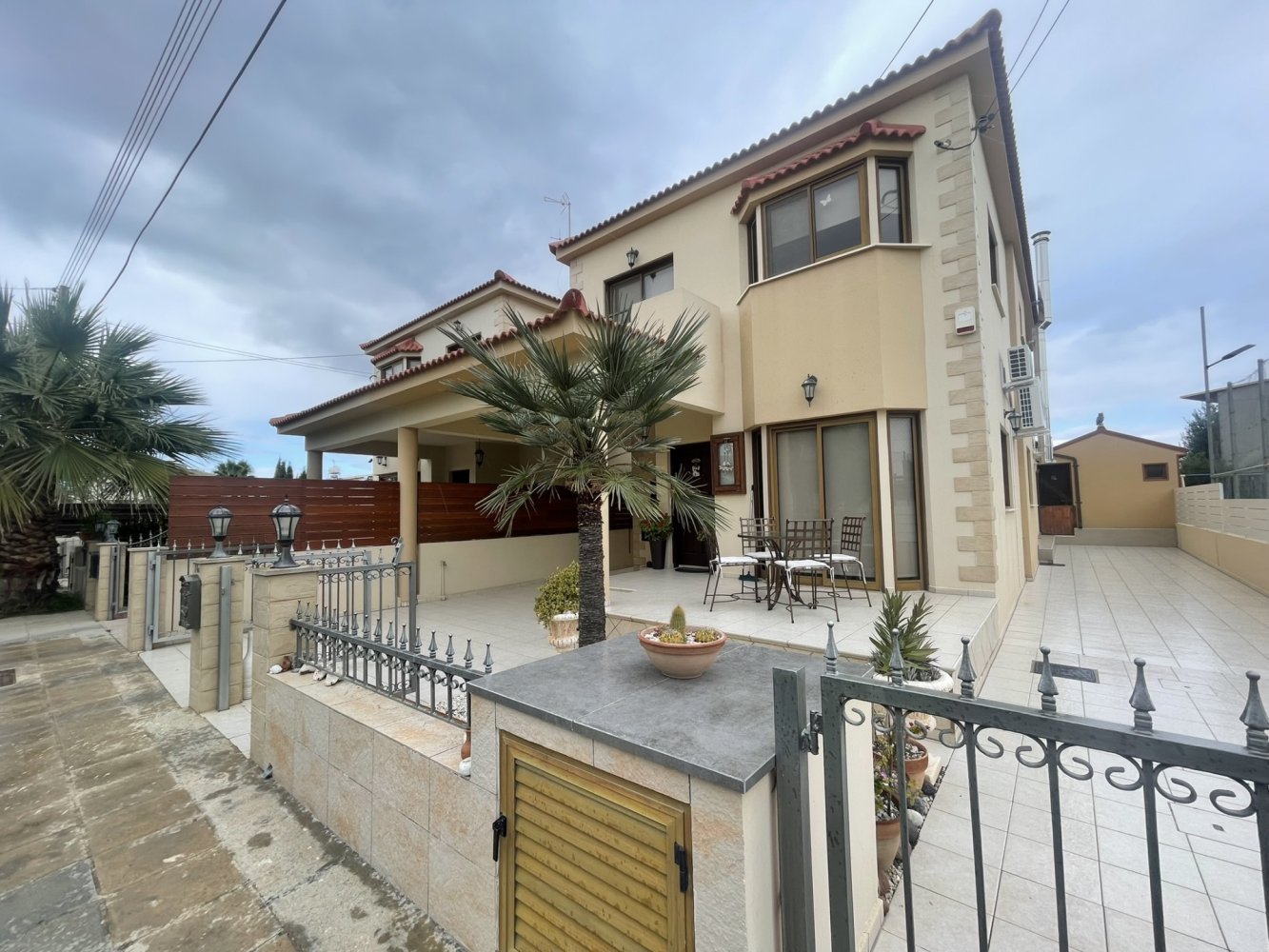 Вилла с 4 спальнями в Лакатамия, Никосия, Кипр № 39751