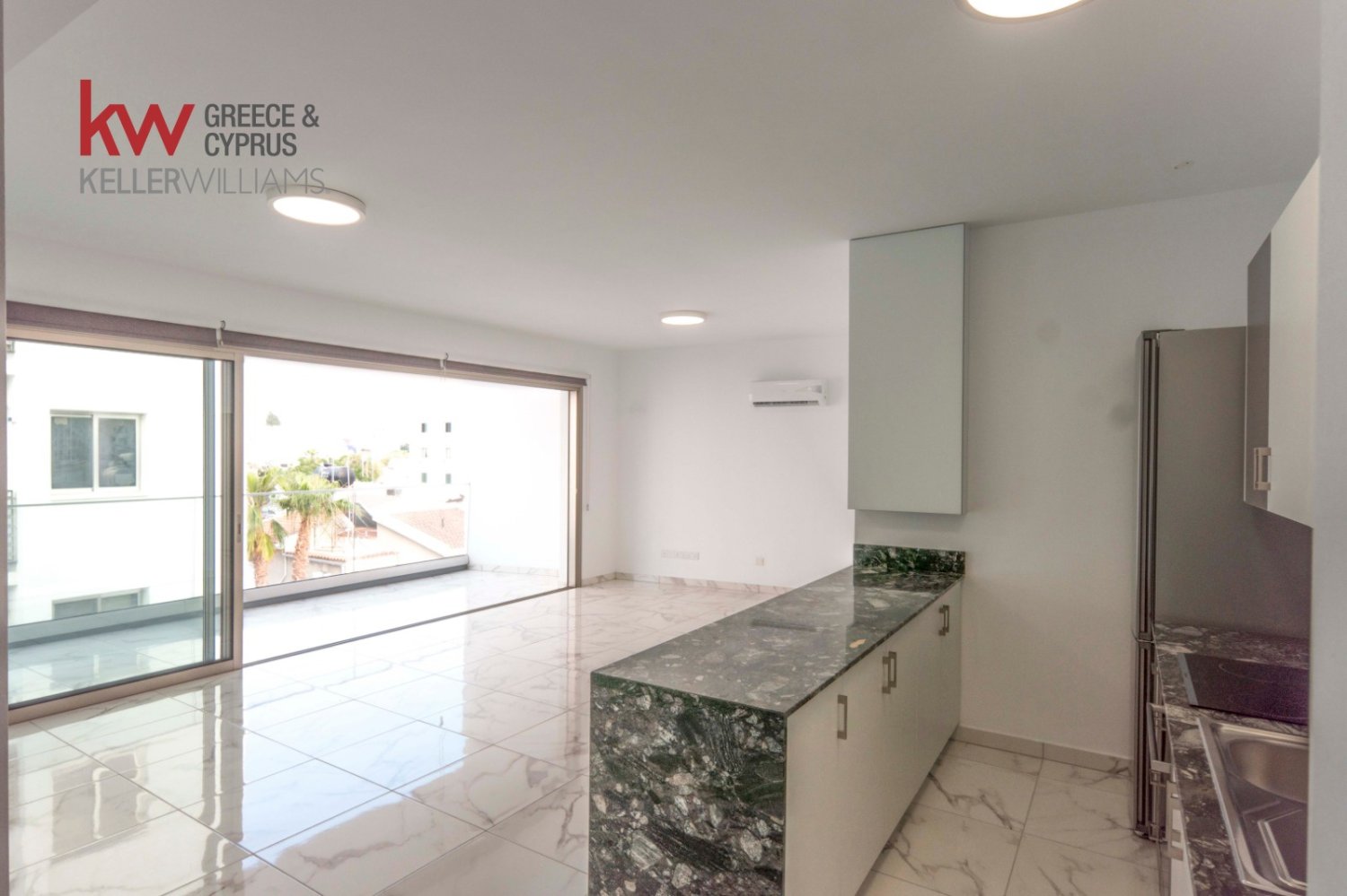 3 bedrooms Apartment in Larnaca, Larnaka, Cyprus No. 39732