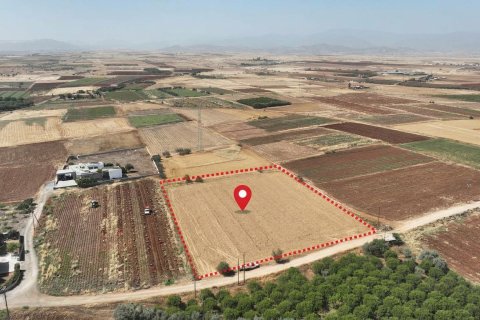 5352m2 Land in Peristeróna, Nicosia, Cyprus No. 62598