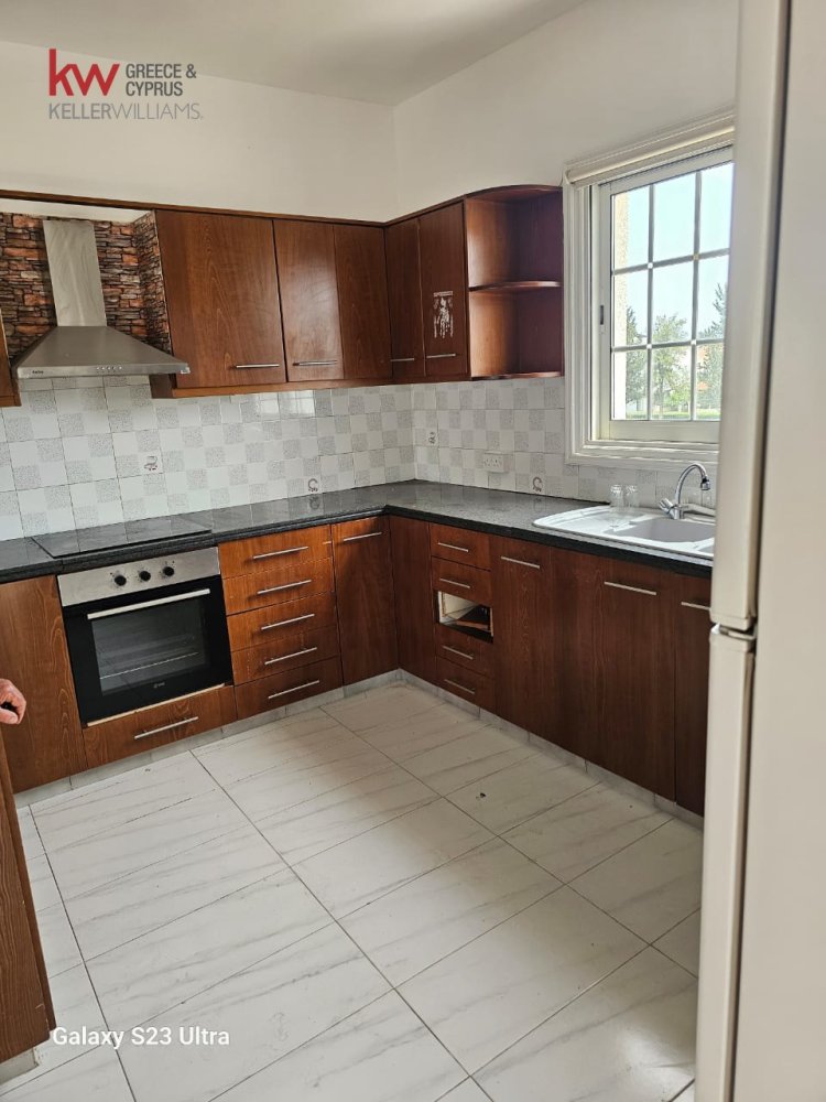 Квартира с 4 спальнями в Ларнака, Кипр № 52509