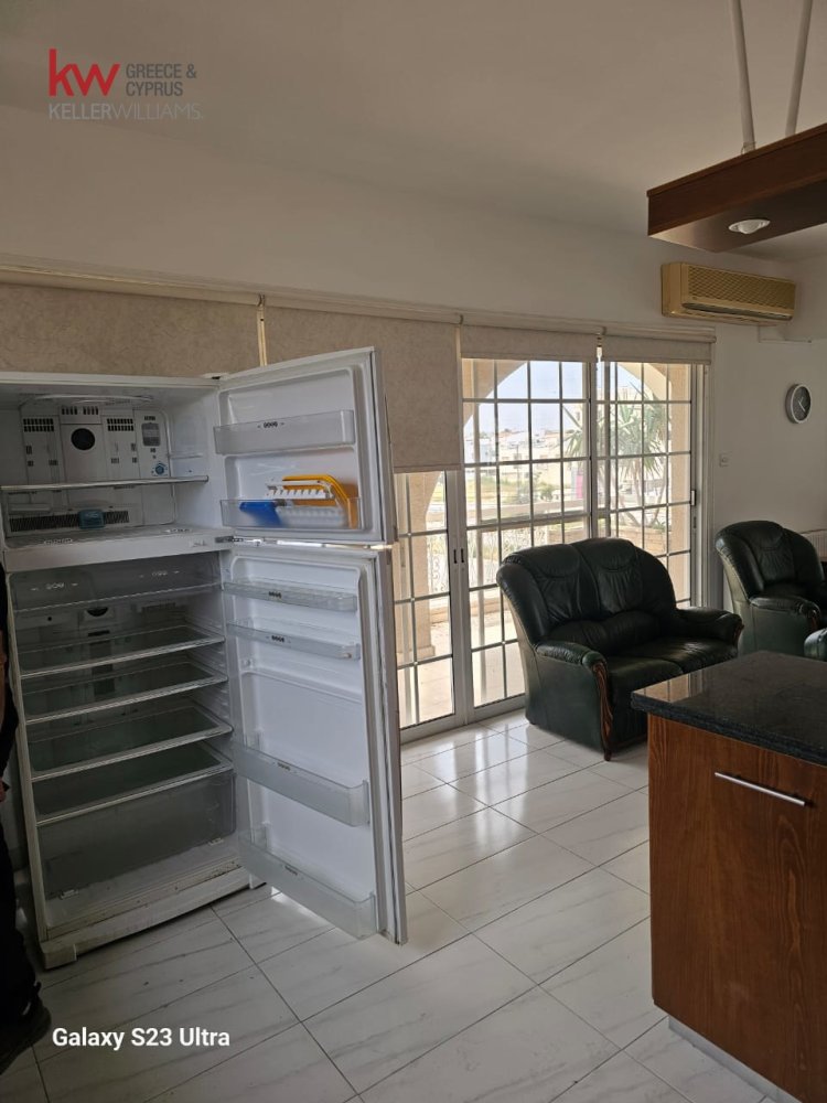 Квартира с 4 спальнями в Ларнака, Кипр № 52509