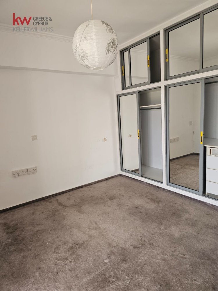 Квартира с 4 спальнями в Ларнака, Кипр № 52509