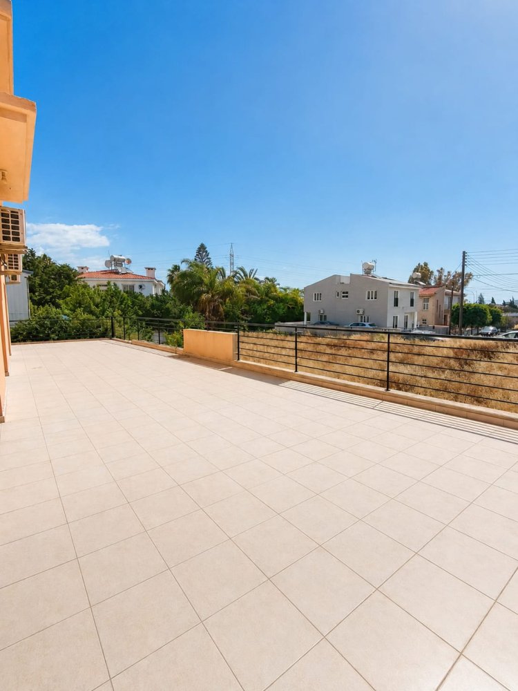 Офис с 13 комнатами в Арадипу, Ларнака, Кипр № 61357