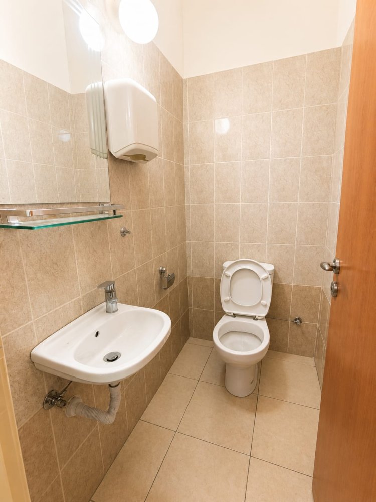 Офис с 13 комнатами в Арадипу, Ларнака, Кипр № 61357