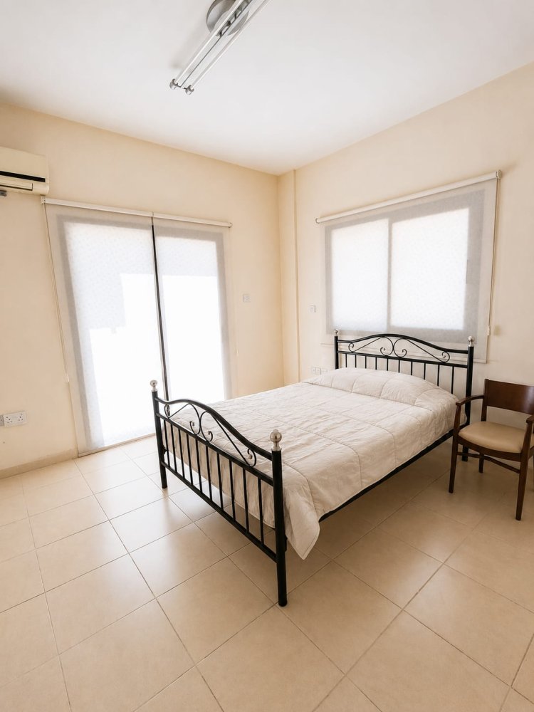 Офис с 13 комнатами в Арадипу, Ларнака, Кипр № 61357