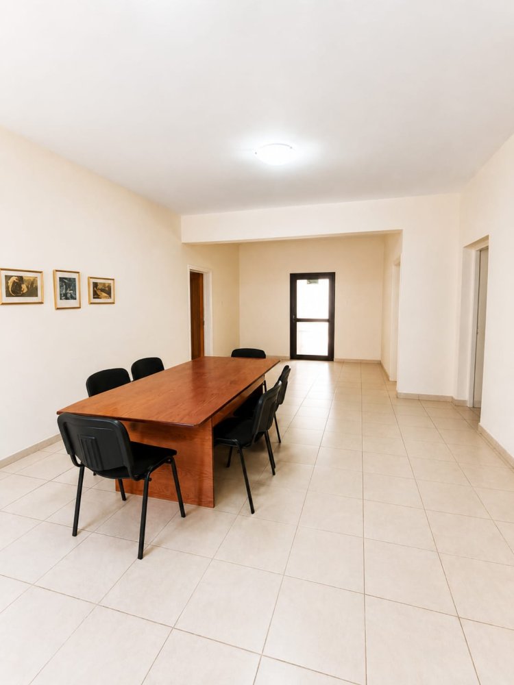 Офис с 13 комнатами в Арадипу, Ларнака, Кипр № 61357