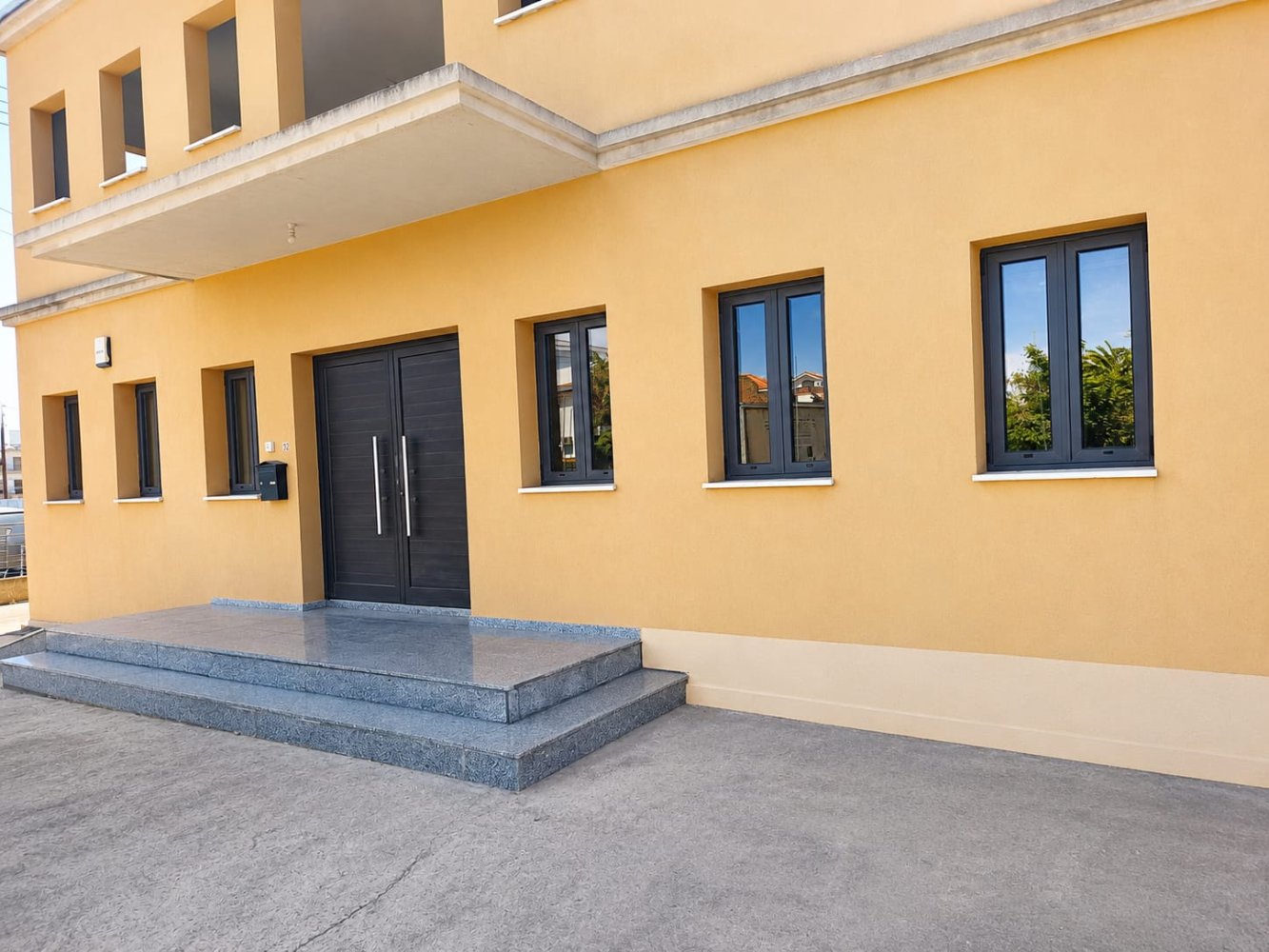 Офис с 13 комнатами в Арадипу, Ларнака, Кипр № 61357