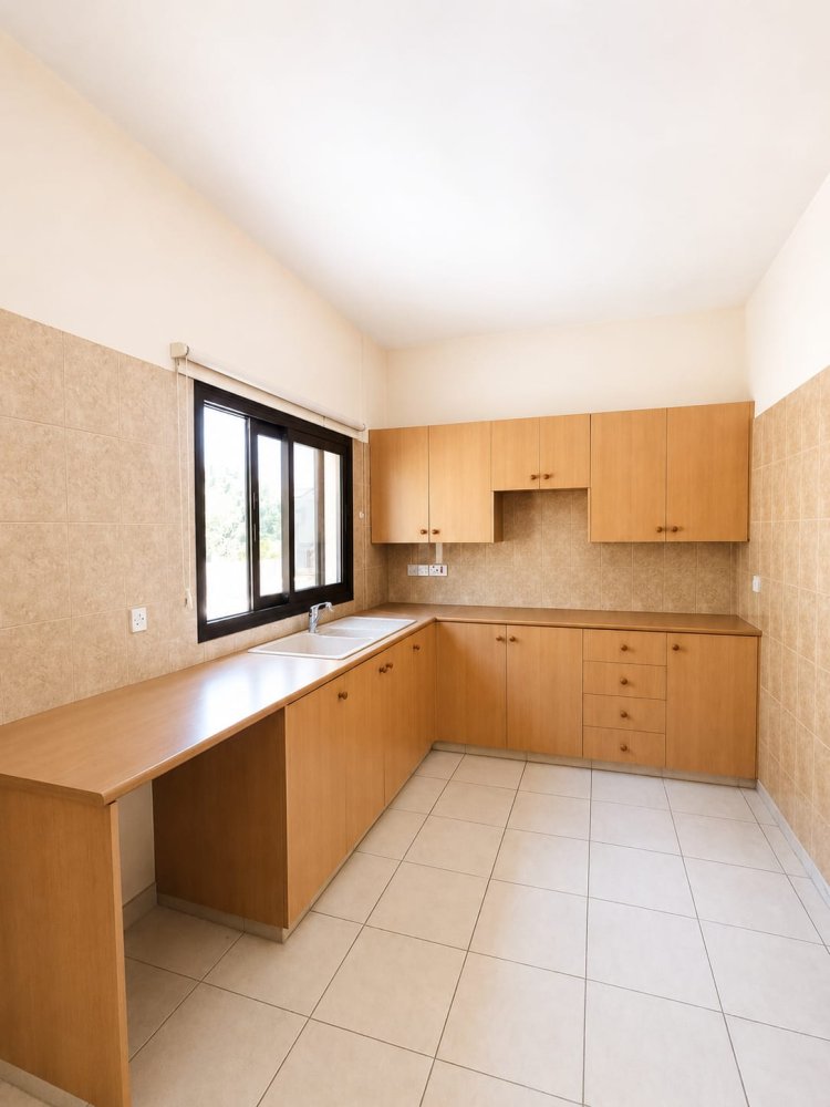 Офис с 13 комнатами в Арадипу, Ларнака, Кипр № 61357