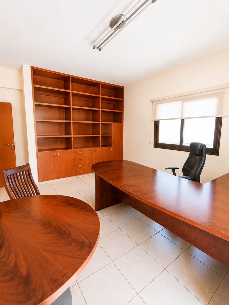 Офис с 13 комнатами в Арадипу, Ларнака, Кипр № 61357