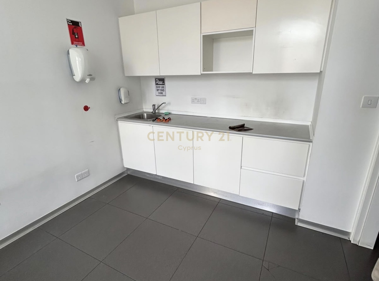 240m2 Oficina en Limassol, Chipre No. 58893