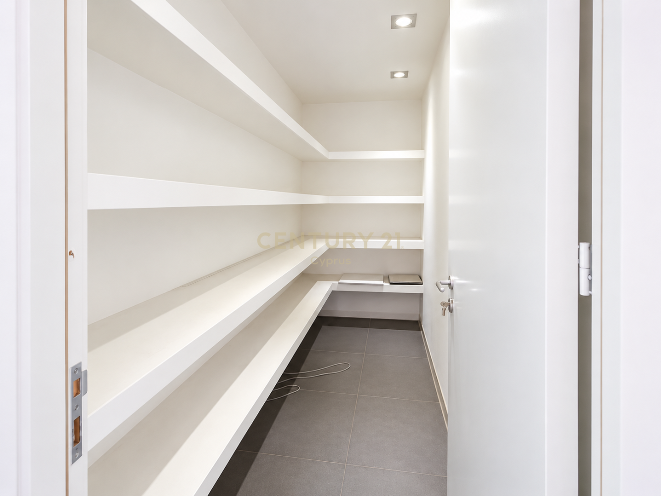 240m2 Oficina en Limassol, Chipre No. 58893