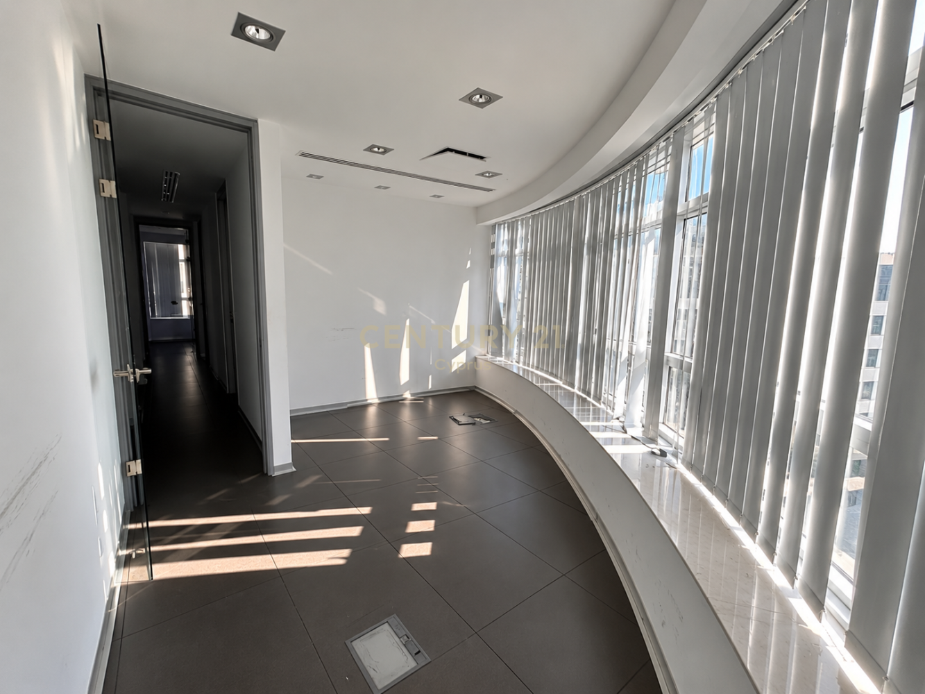 240m2 Oficina en Limassol, Chipre No. 58893