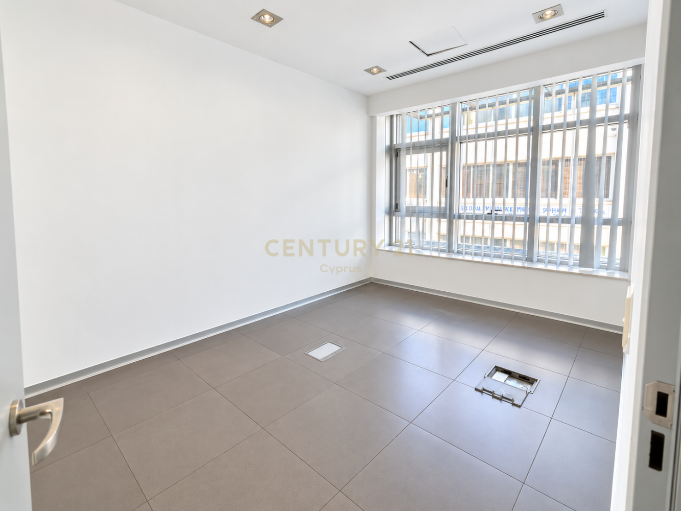 240m2 Oficina en Limassol, Chipre No. 58893