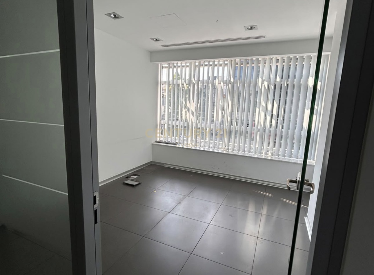 240m2 Oficina en Limassol, Chipre No. 58893