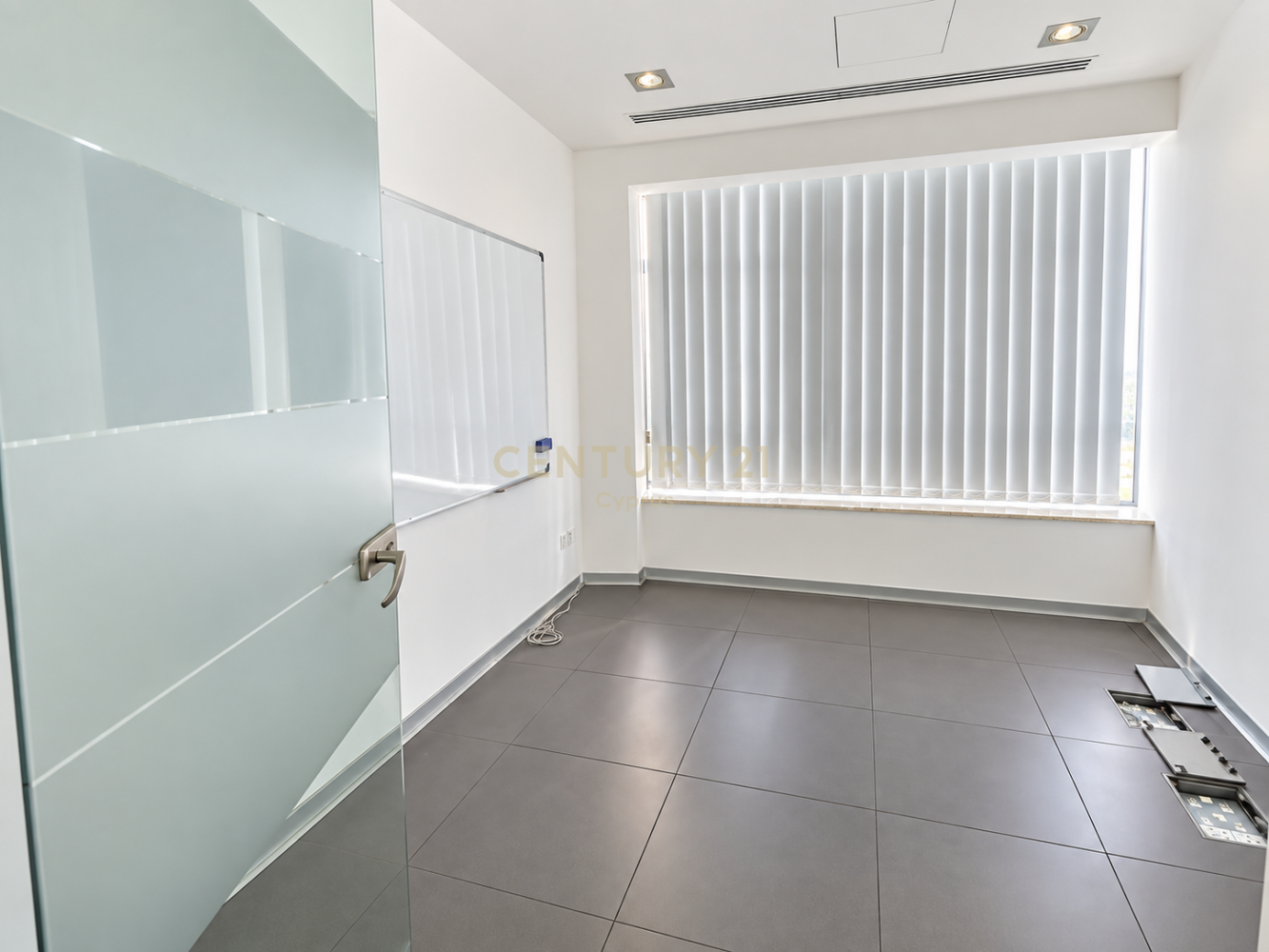 240m2 Oficina en Limassol, Chipre No. 58893