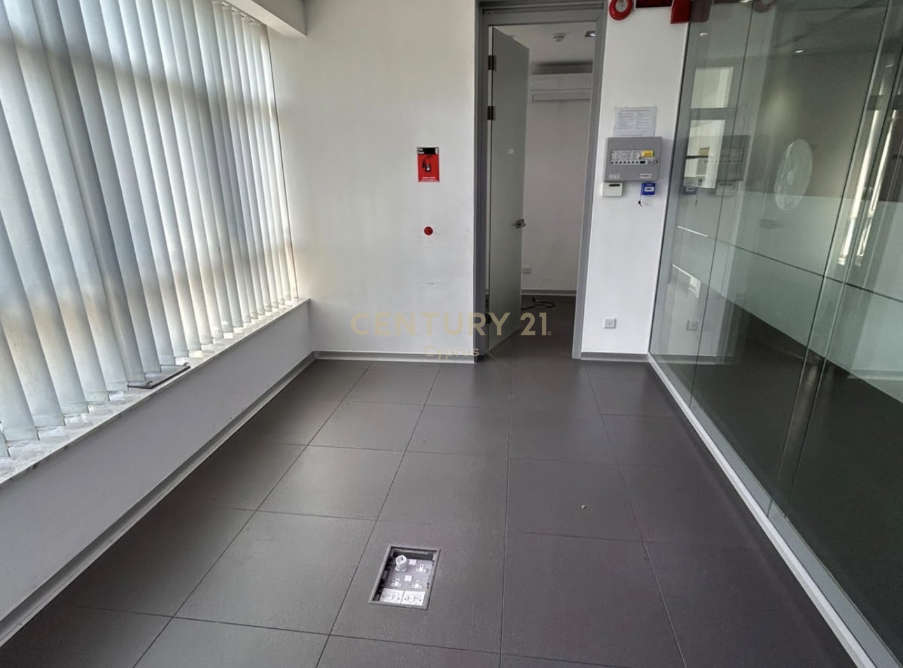 240m2 Oficina en Limassol, Chipre No. 58893