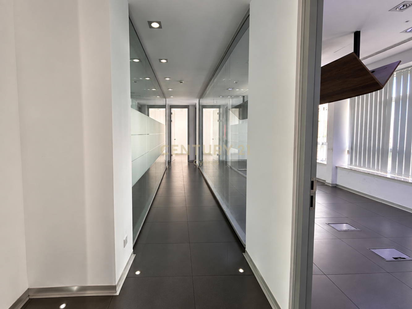 240m2 Oficina en Limassol, Chipre No. 58893