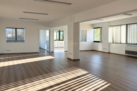 200m2 Oficina en Limassol, Chipre No. 58853