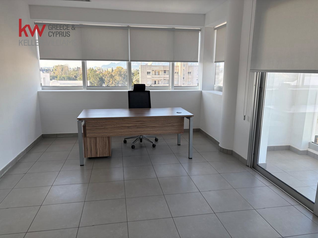 Офис с 4 комнатами в Строволос, Никосия, Кипр № 51280