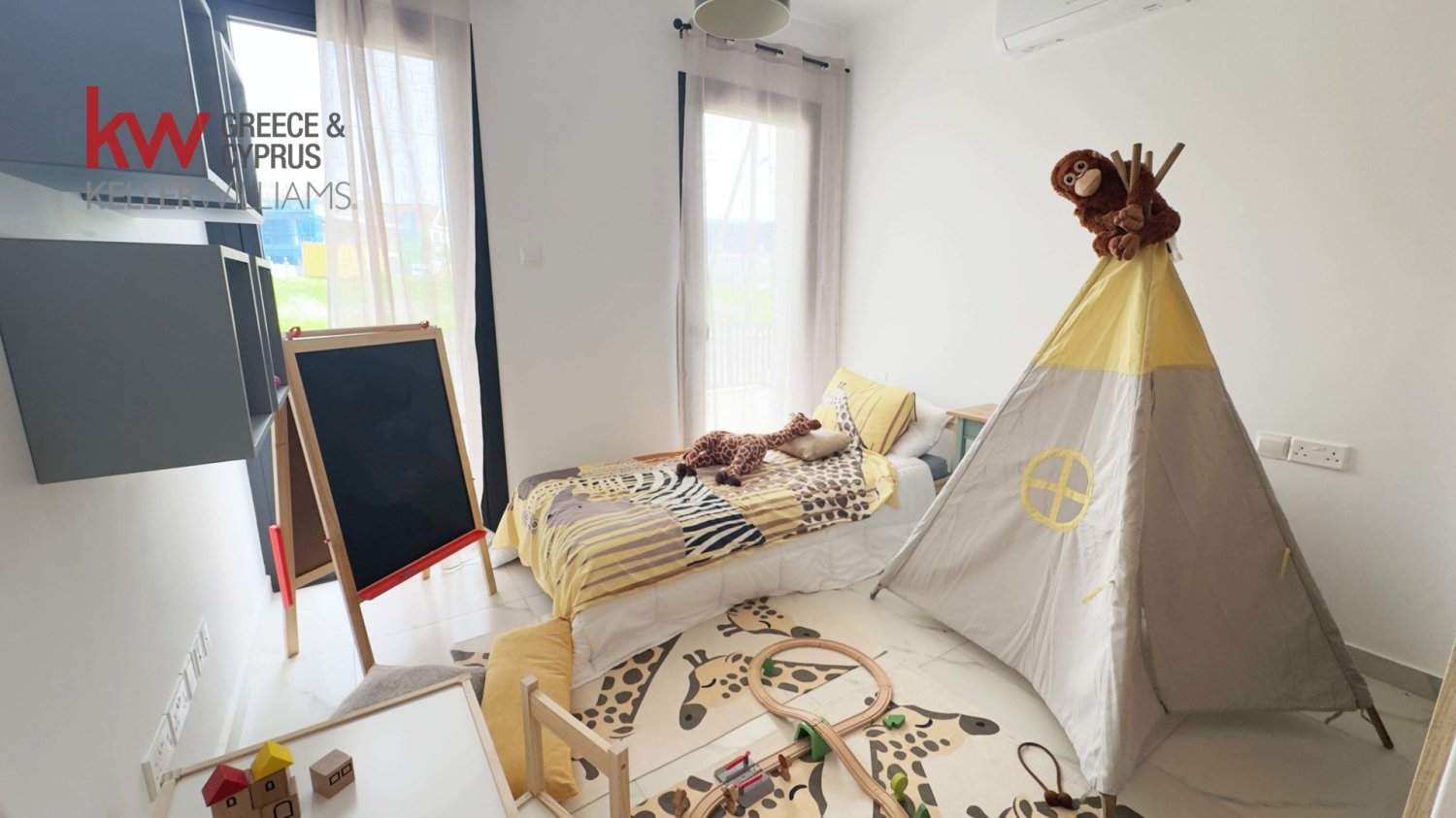 Квартира с 3 спальнями в Ларнака, Кипр № 39684