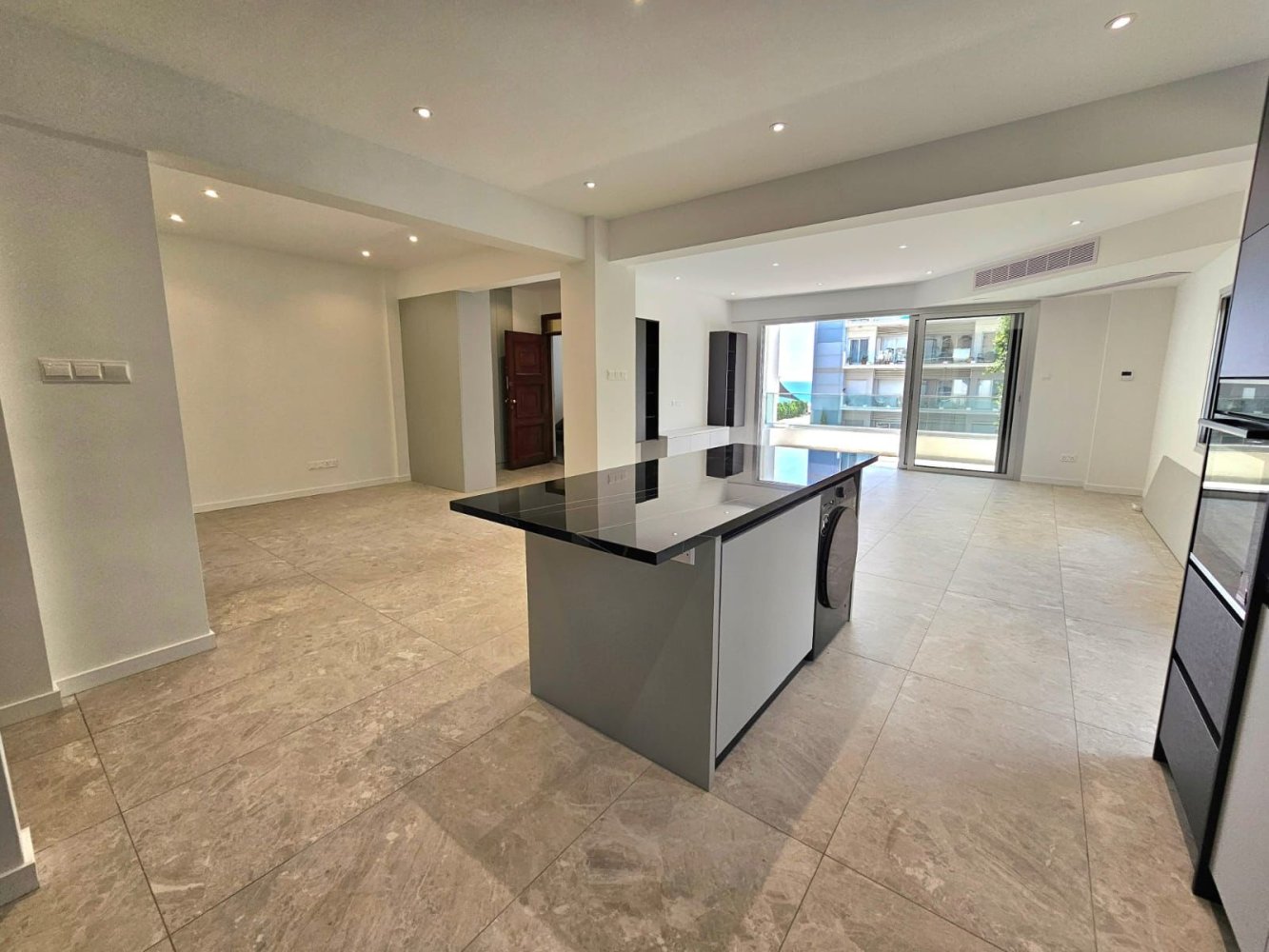 3 dormitorios Apartamento en Germasogeia, Limassol, Chipre No. 58973