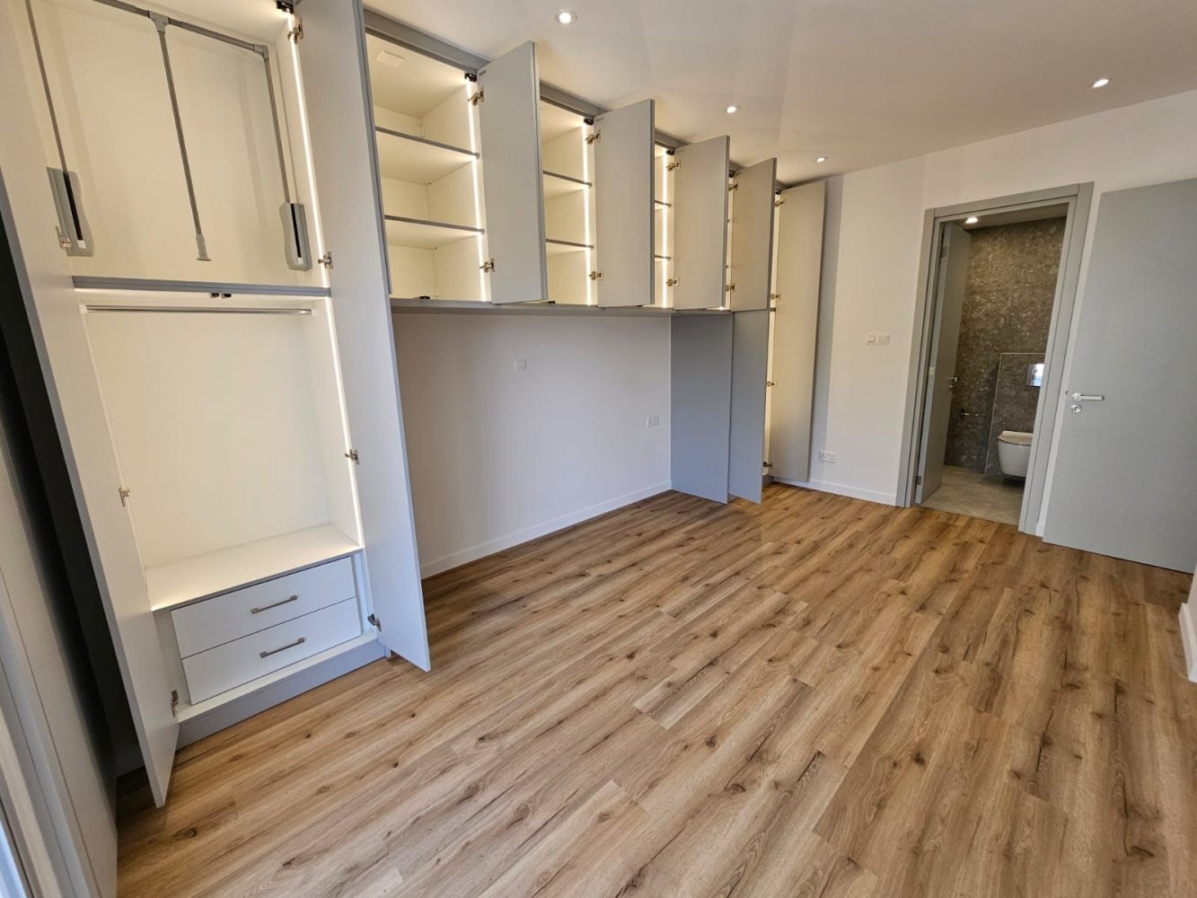 3 dormitorios Apartamento en Germasogeia, Limassol, Chipre No. 58973