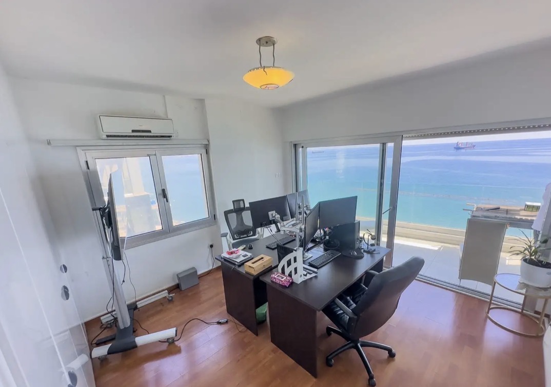 200m2 Commercial property in Limassol, Cyprus No. 62467