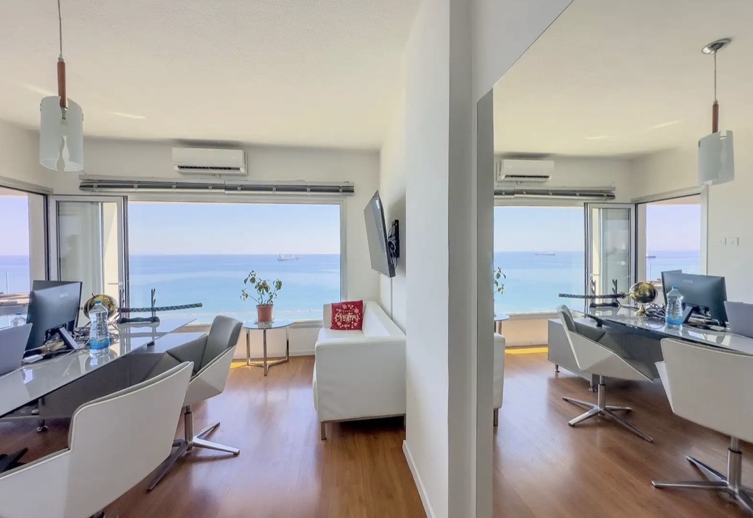 200m2 Commercial property in Limassol, Cyprus No. 62467