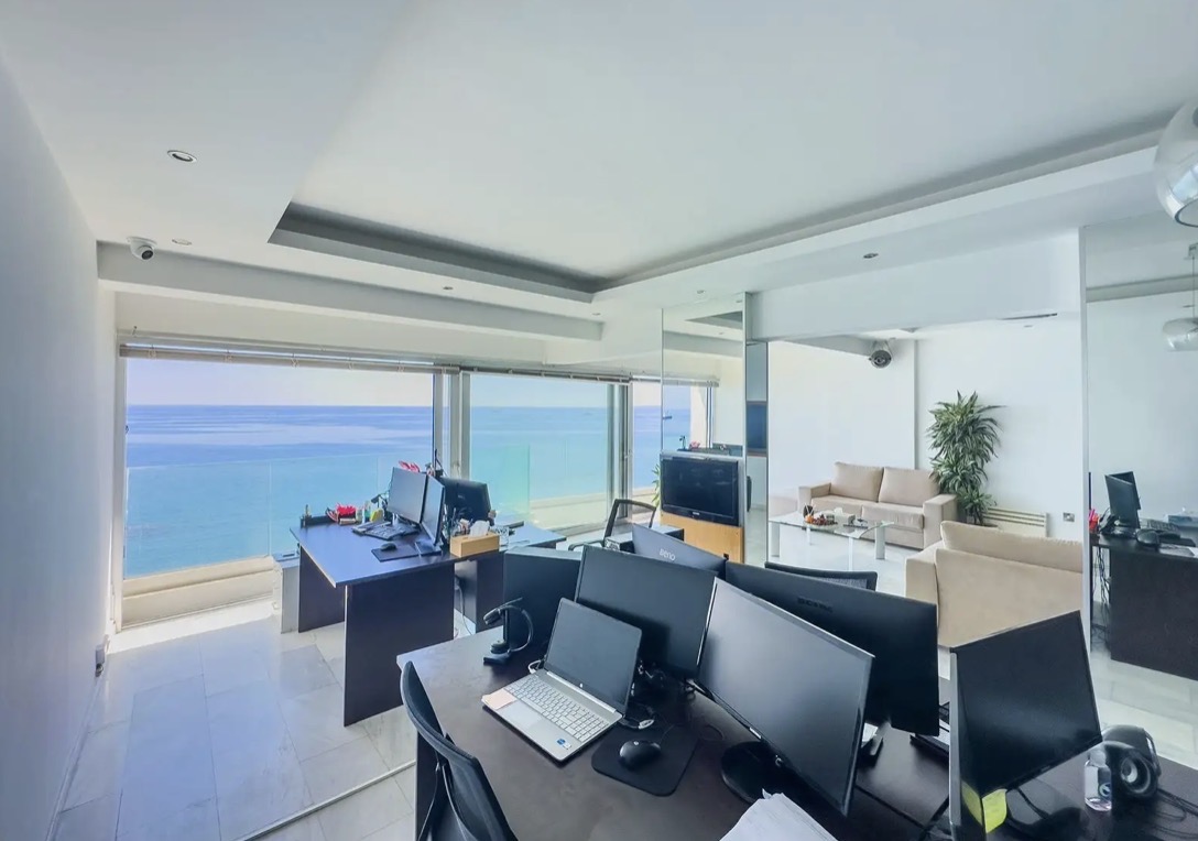 200m2 Commercial property in Limassol, Cyprus No. 62467