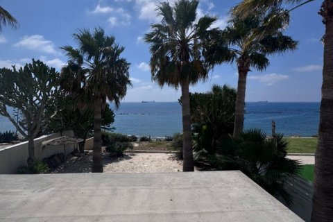 4 bedrooms Villa in Zygi, Larnaka, Cyprus No. 39564