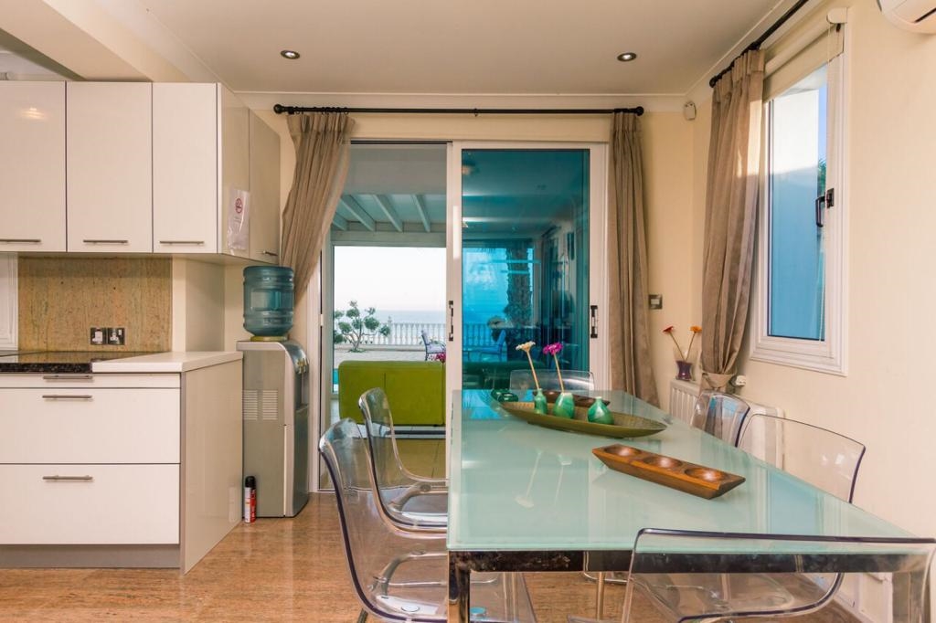 4 bedrooms Villa in Zygi, Larnaka, Cyprus No. 39564