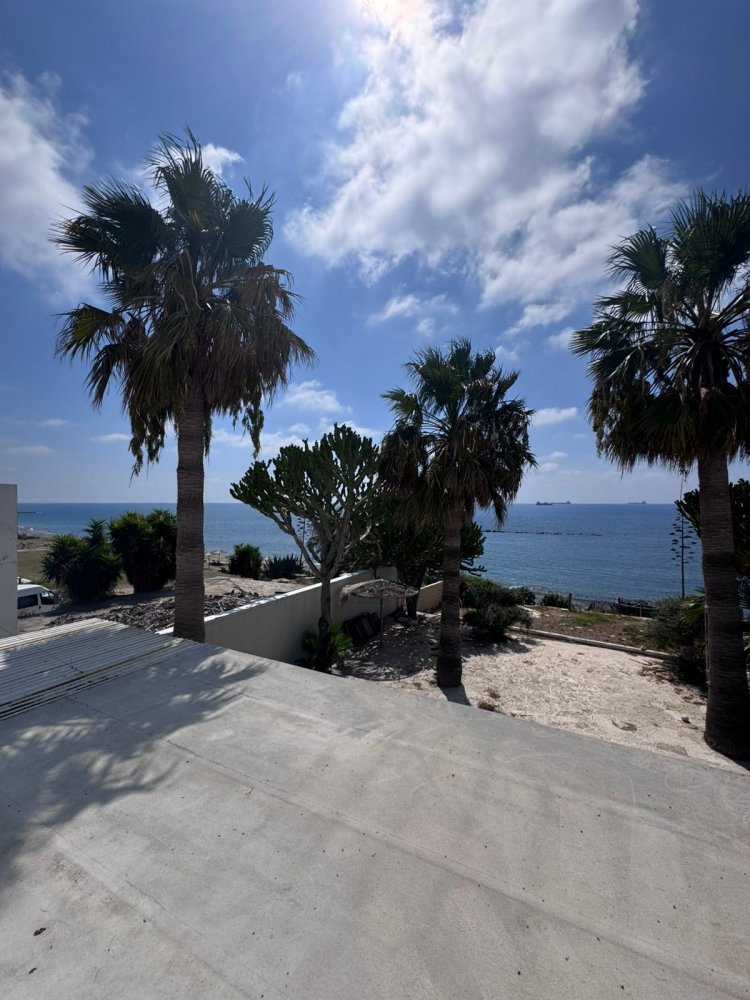 4 bedrooms Villa in Zygi, Larnaka, Cyprus No. 39564