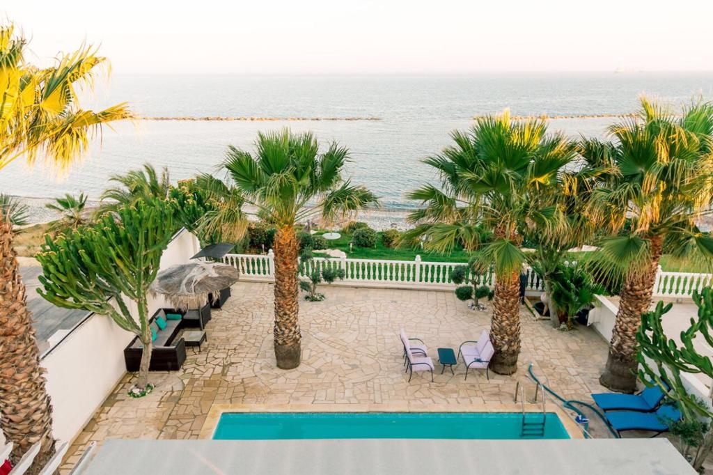 4 bedrooms Villa in Zygi, Larnaka, Cyprus No. 39564