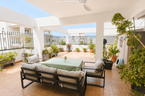3 bedrooms Apartment in Larnaca, Larnaka, Cyprus No. 62478
