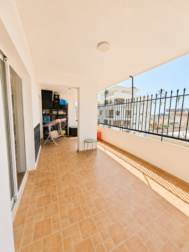 3 bedrooms Apartment in Larnaca, Larnaka, Cyprus No. 62478