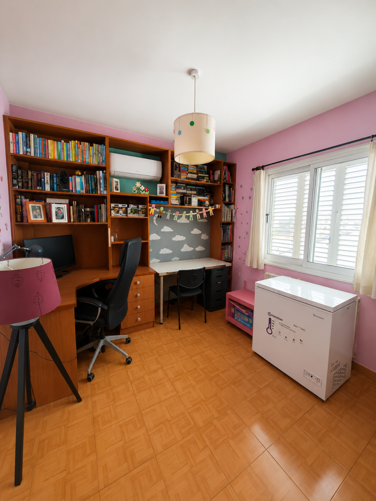 3 bedrooms Apartment in Larnaca, Larnaka, Cyprus No. 62478