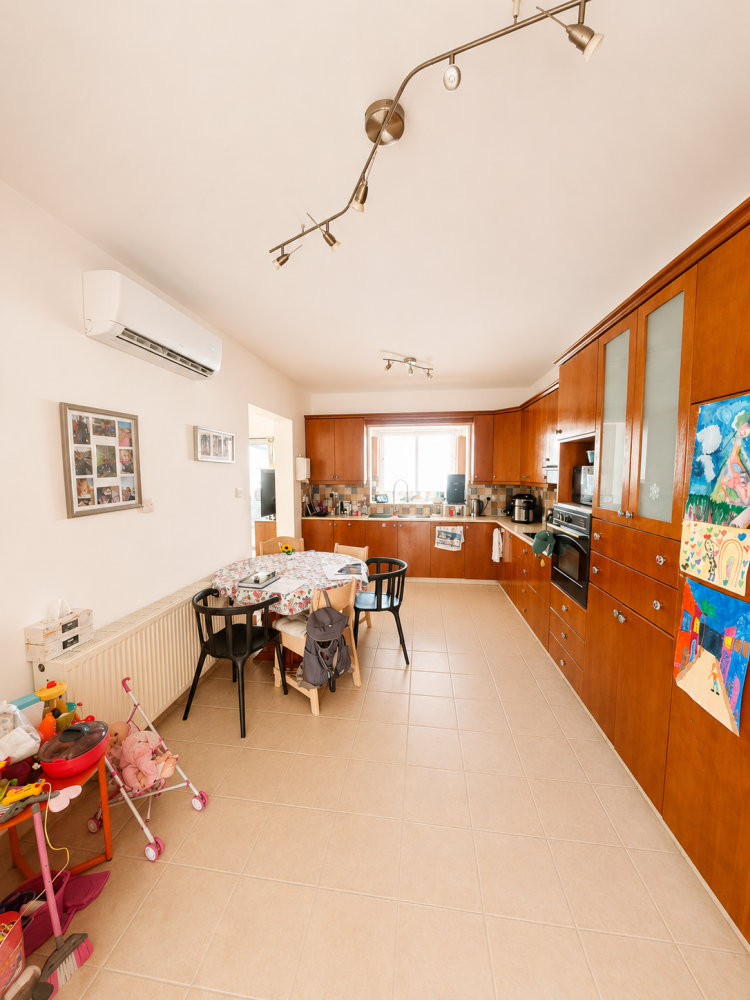3 bedrooms Apartment in Larnaca, Larnaka, Cyprus No. 62478