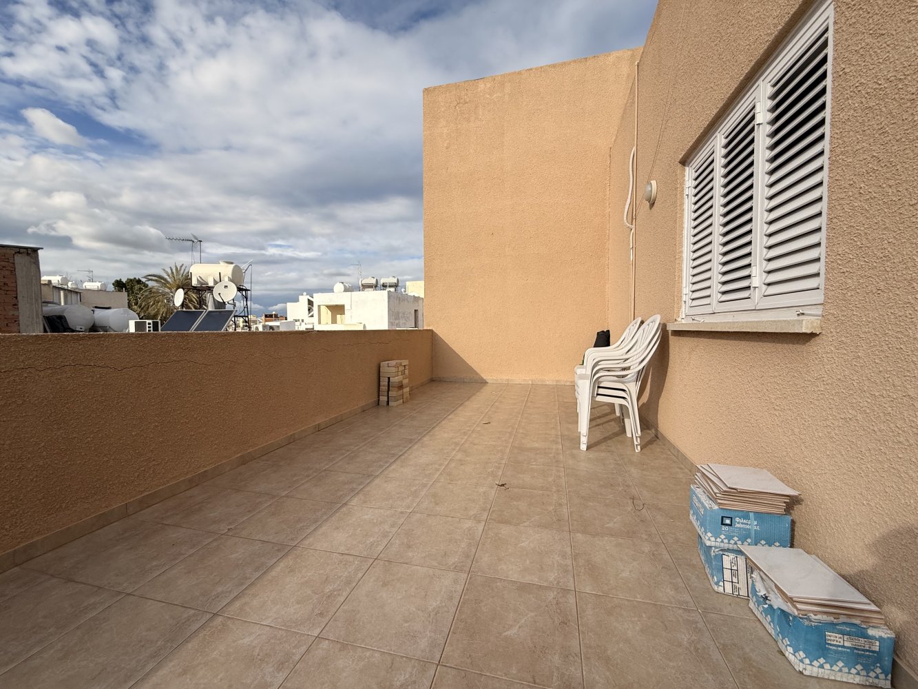 Квартира с 3 спальнями в Ларнака, Кипр № 40070