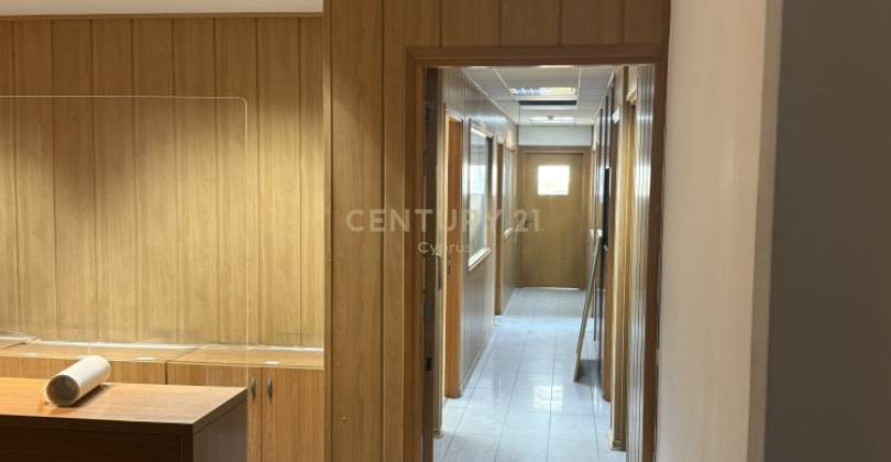 882m2 Oficina en Germasogeia, Limassol, Chipre No. 58870