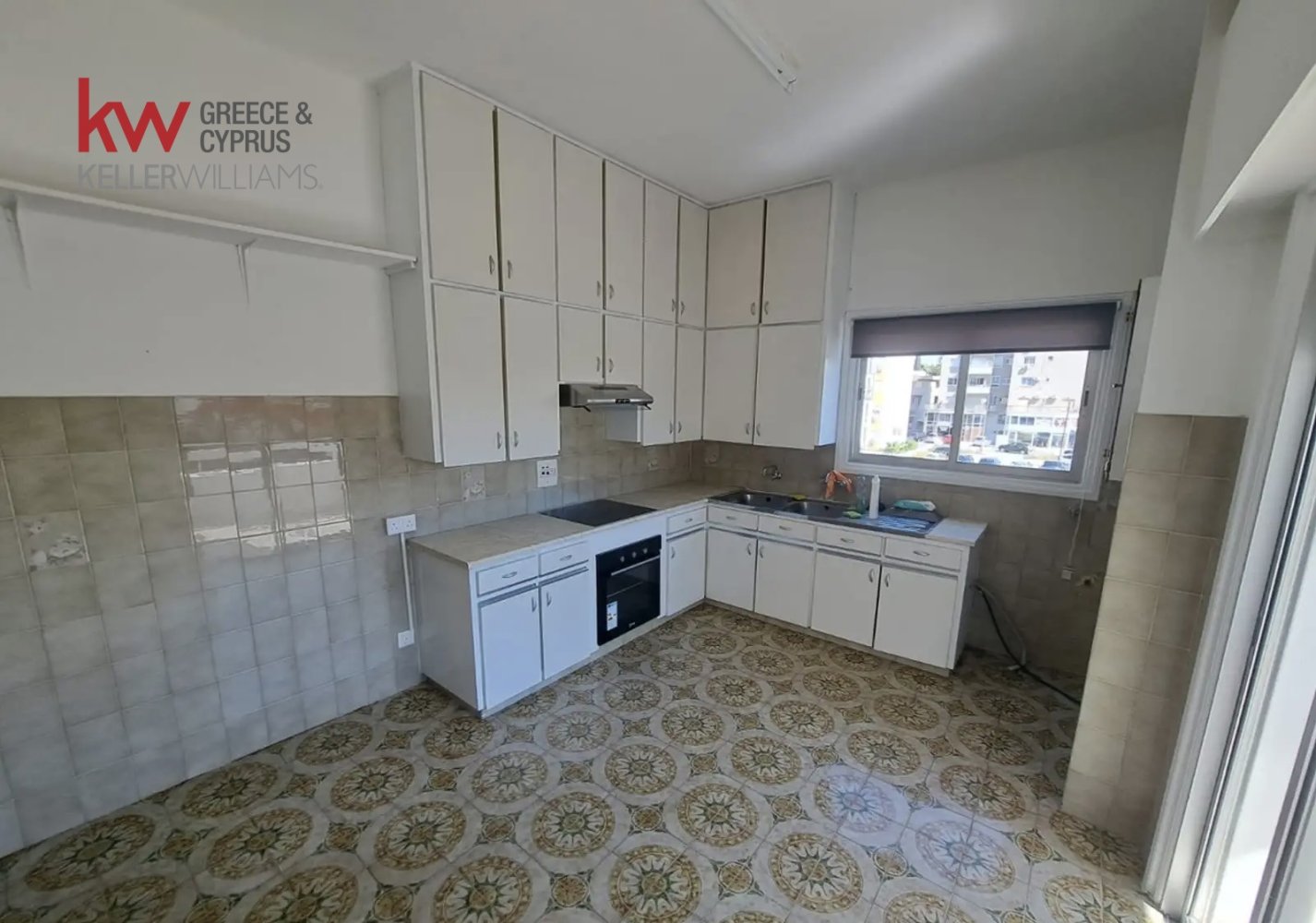 Квартира с 3 спальнями в Ларнака, Кипр № 39794