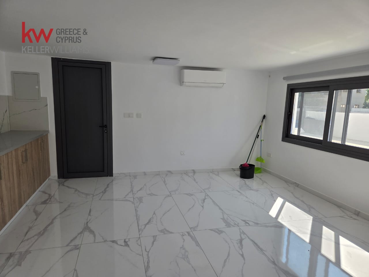 5 bedrooms Villa in Paphos, Cyprus No. 61208
