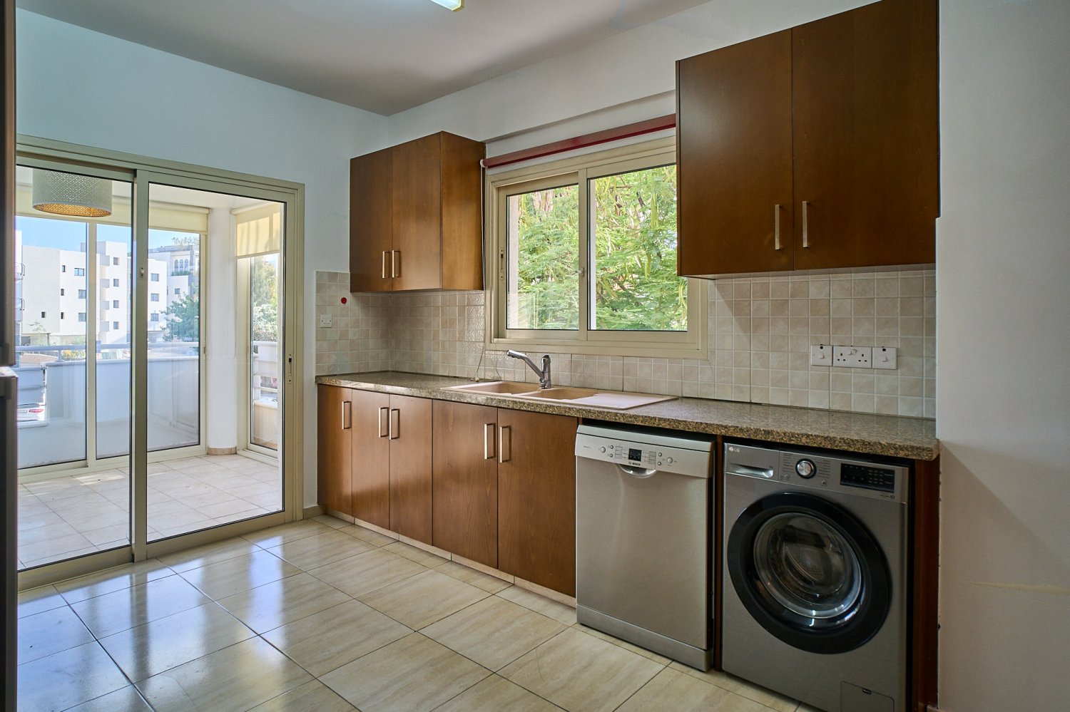 3 dormitorios Apartamento en Agios Athanasios, Limassol, Chipre No. 62263