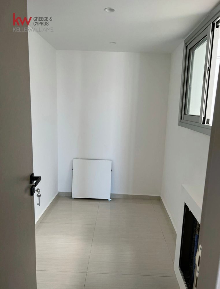 3 bedrooms Apartment in Larnaca, Larnaka, Cyprus No. 40406